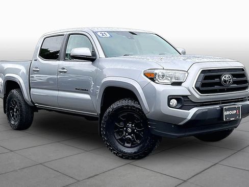 Used 2021 Toyota Tacoma SR5 w/ Technology Package AWD/4WD image 3