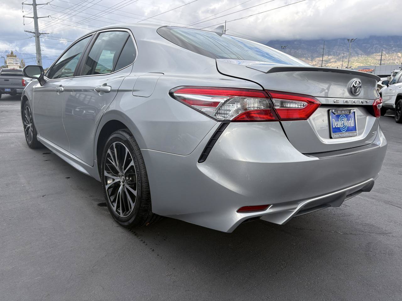 Used 2020 Toyota Camry SE FWD image 7