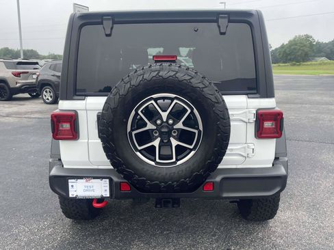 Used 2026 Jeep Wrangler Unlimited Rubicon AWD/4WD image 4