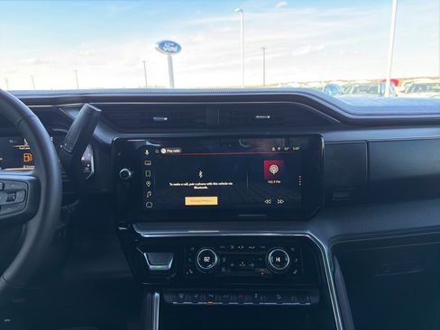 Used 2024 GMC Sierra 2500 Denali w/ Denali Reserve Package image 21