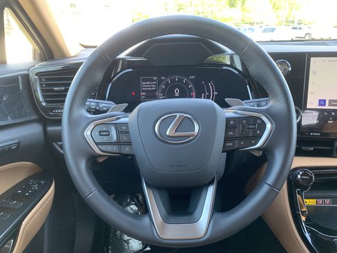 Used 2025 Lexus NX 250 FWD w/ Towing Package (2000 Lbs) image 18