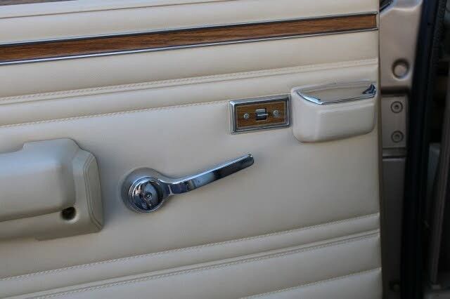 Used 1990 Jeep Grand Wagoneer AWD/4WD image 71