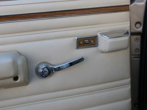 Used 1990 Jeep Grand Wagoneer image 71