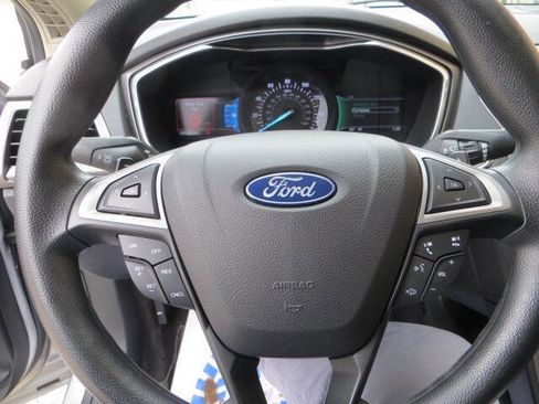 Used 2020 Ford Fusion SE AWD/4WD image 28