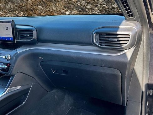 Used 2020 Ford Explorer XLT w/ Equipment Group 202A image 14