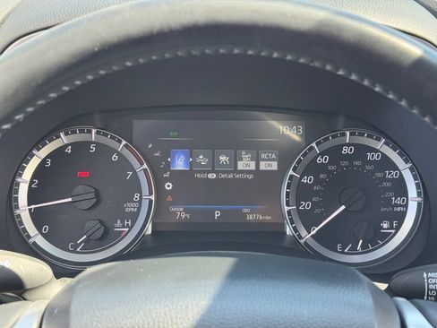 Used 2023 Toyota Highlander XLE AWD/4WD image 14