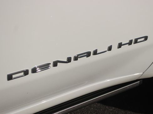 Used 2024 GMC Sierra 2500 Denali w/ Denali Reserve Package image 11