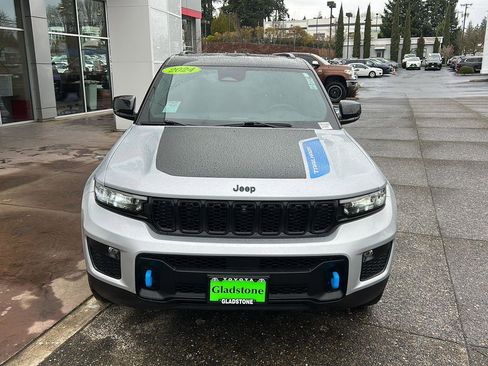 Used 2024 Jeep Grand Cherokee Trailhawk image 2