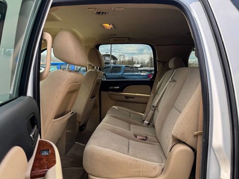 Used 2007 Chevrolet Suburban 2500 LT AWD/4WD image 17