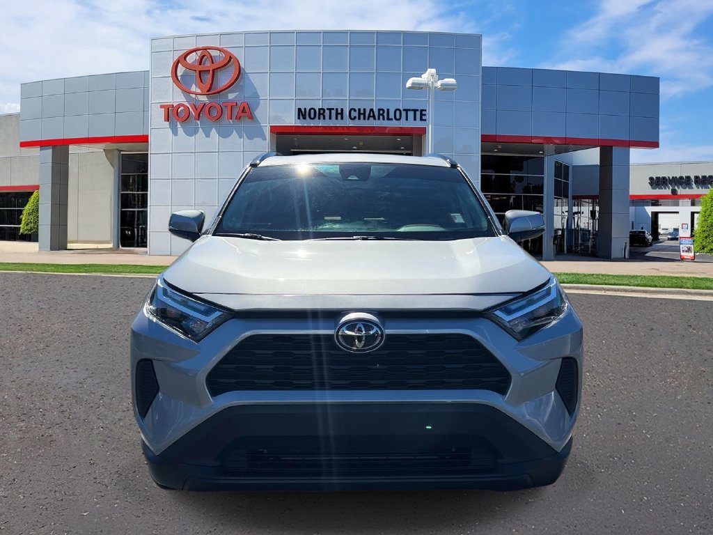 Used 2025 Toyota RAV4 XLE AWD/4WD image 3