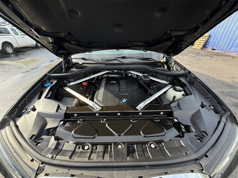 Used 2021 BMW X7 xDrive40i w/ Cold Weather Package image 25