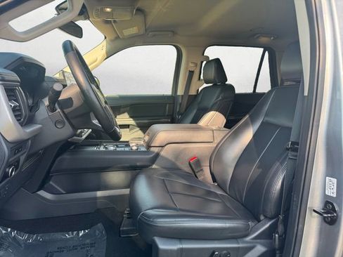 Used 2024 Ford Expedition XLT AWD/4WD image 9