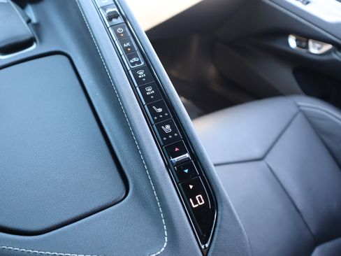 Used 2021 Chevrolet Corvette Stingray Preferred Cpe w/ 2LT image 31