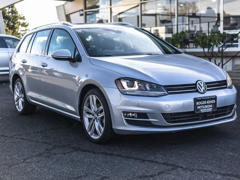 Used 2017 Volkswagen Golf SEL image 6