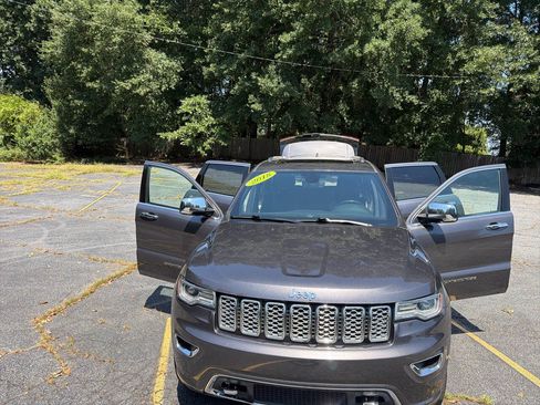 Used 2018 Jeep Grand Cherokee Overland AWD/4WD image 27