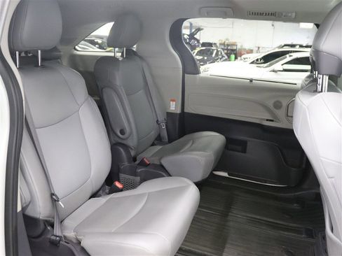 Used 2021 Toyota Sienna XLE w/ XLE Plus Package AWD/4WD image 19