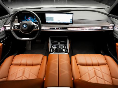 Used 2023 BMW i7 xDrive60 image 41