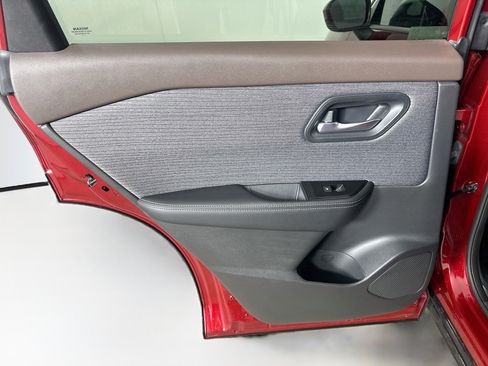 Used 2023 Nissan Rogue SV FWD image 25