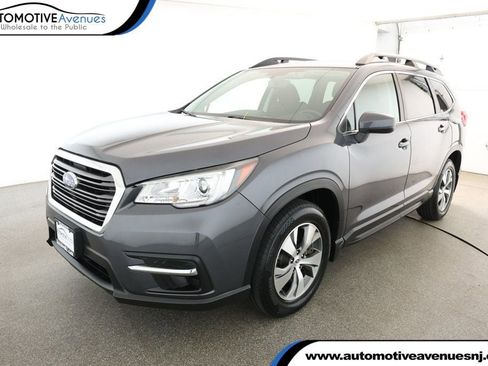 Used 2019 Subaru Ascent Premium image 1