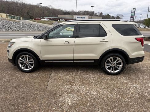 Used 2018 Ford Explorer XLT w/ Equipment Group 202A image 18