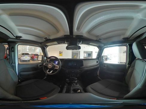 Used 2025 Jeep Wrangler Unlimited Sahara AWD/4WD image 42