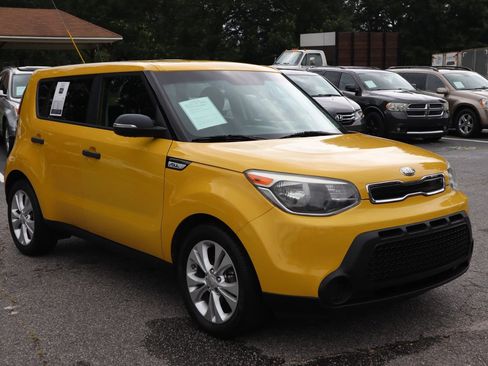 Used 2014 Kia Soul + FWD image 3