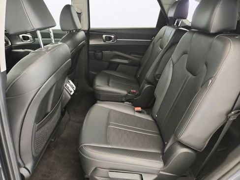 Used 2025 Kia Sorento EX FWD image 24