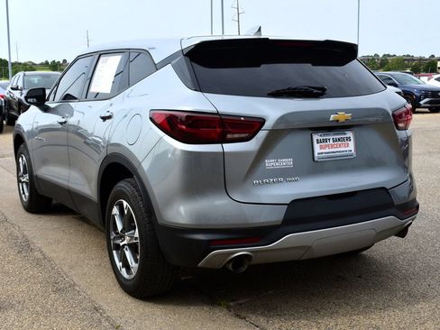 Used 2023 Chevrolet Blazer LT AWD/4WD image 4