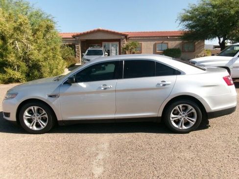 Used 2015 Ford Taurus SE image 13