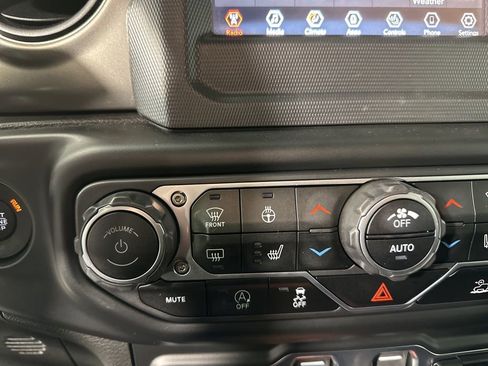 Used 2023 Jeep Wrangler Unlimited Sport image 12