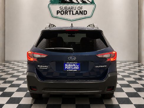 Used 2025 Subaru Outback Premium AWD/4WD image 6