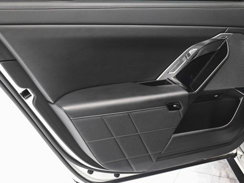 Used 2023 BMW 760i xDrive image 15