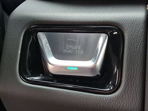 Used 2025 GMC Yukon XL Denali AWD/4WD image 16