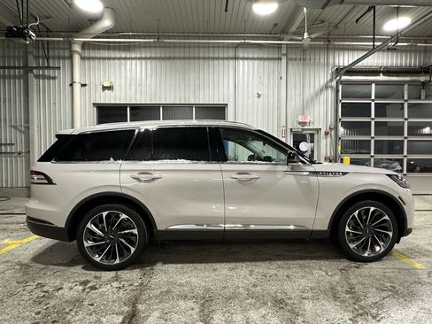 Used 2025 Lincoln Aviator Reserve w/ Equipment Group 201A image 2