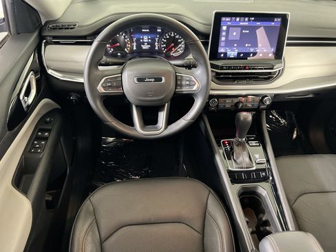 Used 2022 Jeep Compass Limited image 21