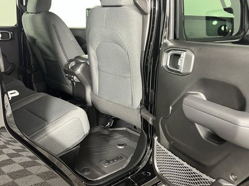 New 2025 Jeep Gladiator Willys image 25