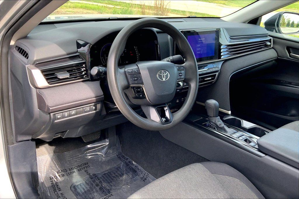 Used 2025 Toyota Camry LE FWD image 14