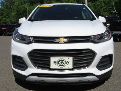 Used 2018 Chevrolet Trax LT w/ LT Convenience Package FWD image 2