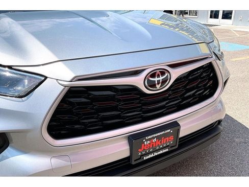 Used 2022 Toyota Highlander LE AWD/4WD image 31