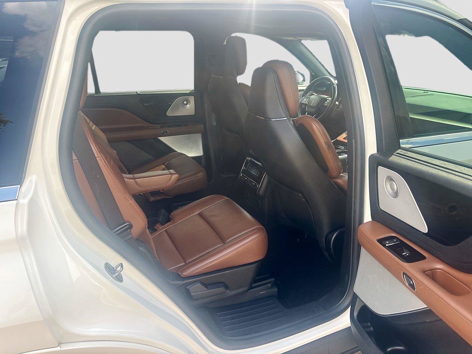Used 2022 Lincoln Aviator Grand Touring w/ Equipment Group 301A AWD/4WD image 24