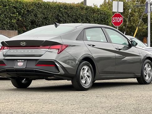 New 2026 Hyundai Elantra SE FWD image 6