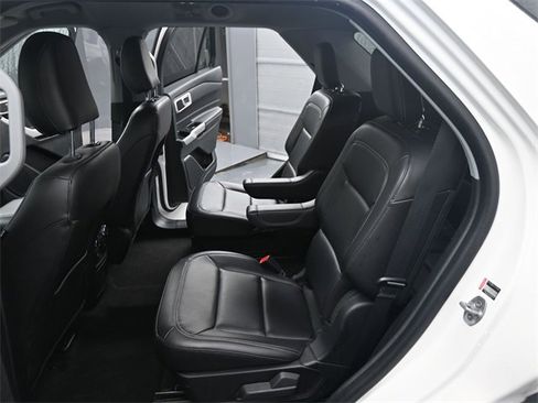 Used 2022 Ford Explorer XLT w/ Equipment Group 202A image 13