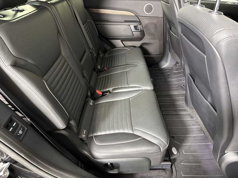 Used 2017 Land Rover Discovery HSE AWD/4WD image 13