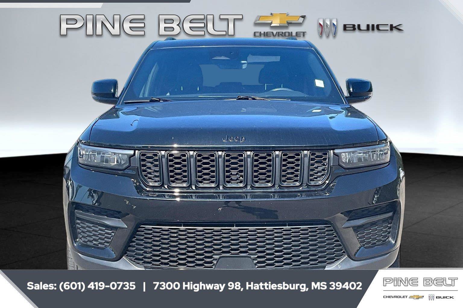 Used 2025 Jeep Grand Cherokee Altitude AWD/4WD image 3