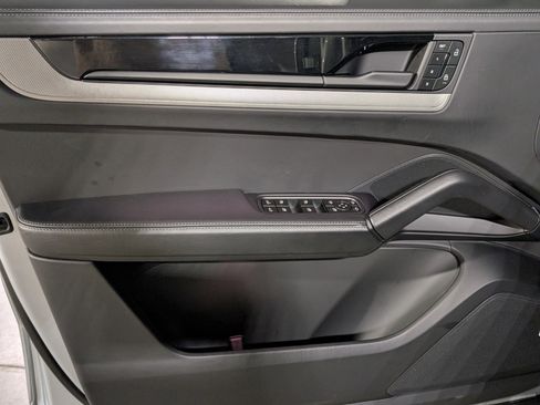 Certified 2025 Porsche Cayenne S image 18