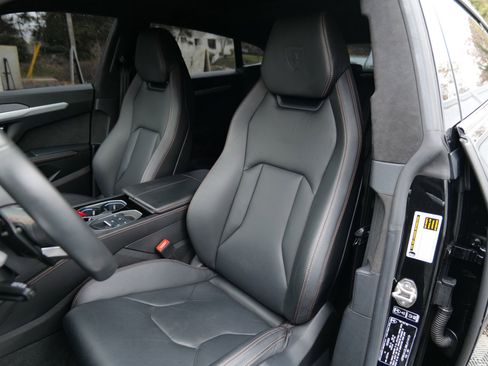 Used 2021 Lamborghini Urus image 16