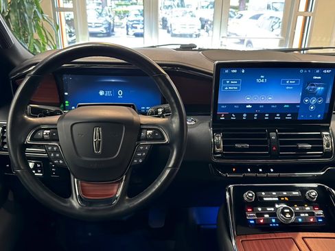 Used 2024 Lincoln Navigator Reserve AWD/4WD image 13