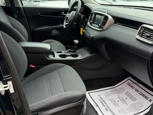 Used 2019 Kia Sorento AWD image 13
