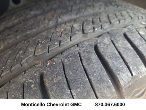 Used 2024 Chevrolet Equinox LS w/ LS Convenience Package FWD image 11