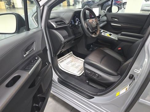 Certified 2023 Toyota Sienna XLE Woodland Edition image 14